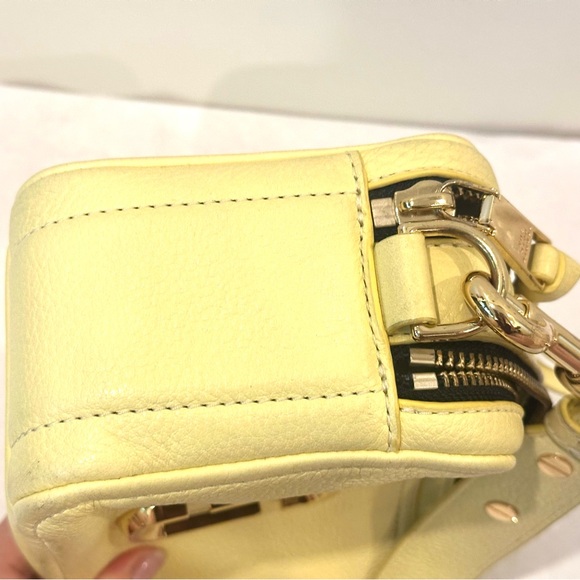AUTHENTIC Marc Jacobs The Softshot Crossbody in Meringue Natural Grain Leather - Picture 8 of 11